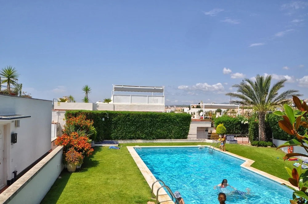 Luxury House with Private Chill Out