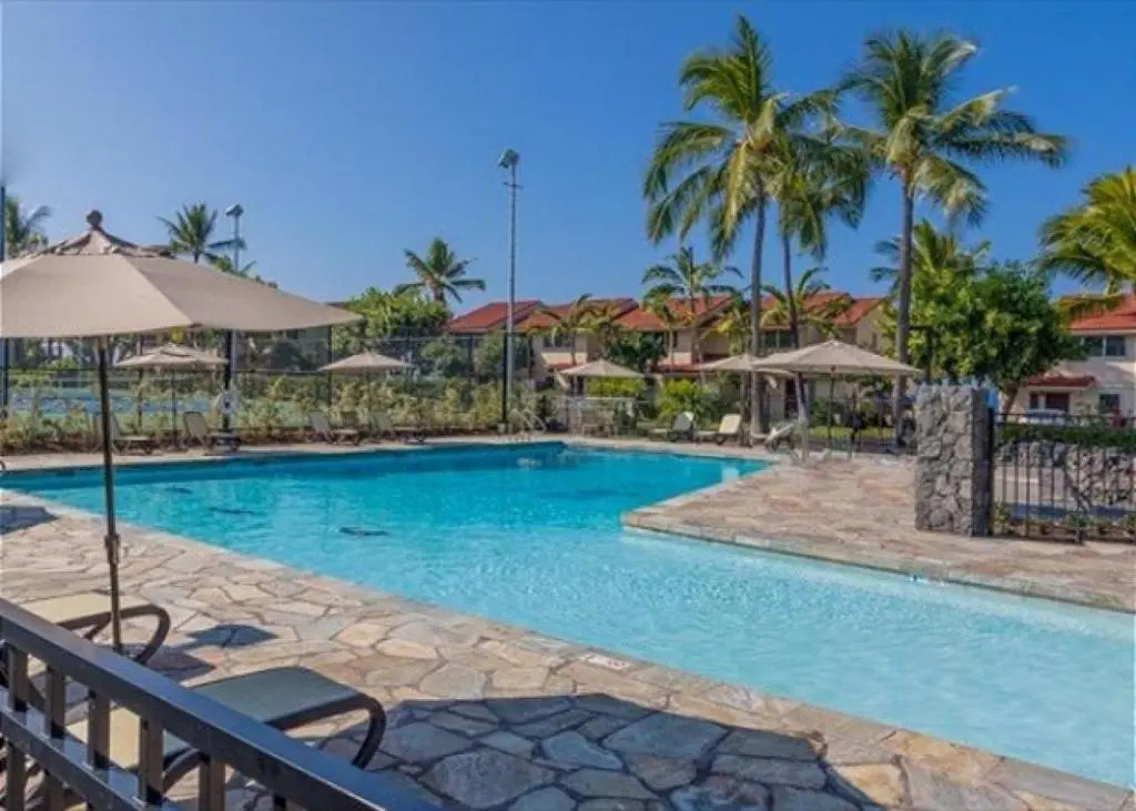Surf & Racquet Club Lovely open and airy 2bd/2bth 2nd floor unit.