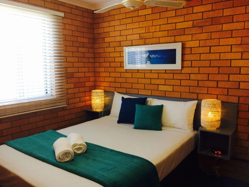 Bosuns Inn Motel