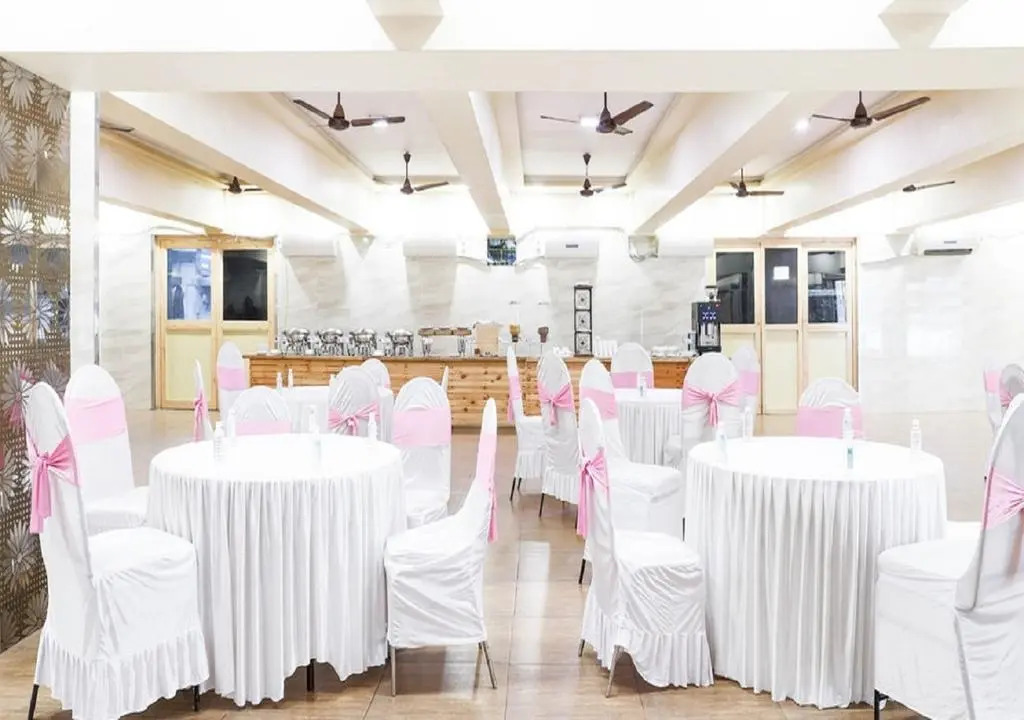 Treebo De Grandeur Anand Nagar
