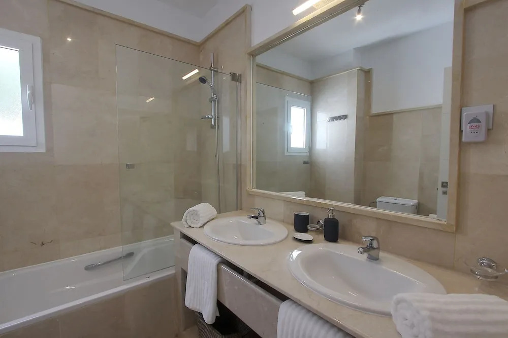 1521 Brand New Modern Apartment 100 Meters Beach 12X6 Pool Chillout