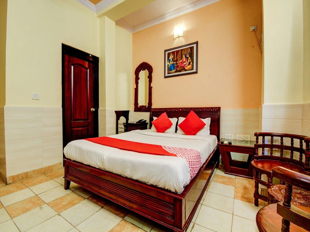 Capital O 11204 Hotel Rg Palace