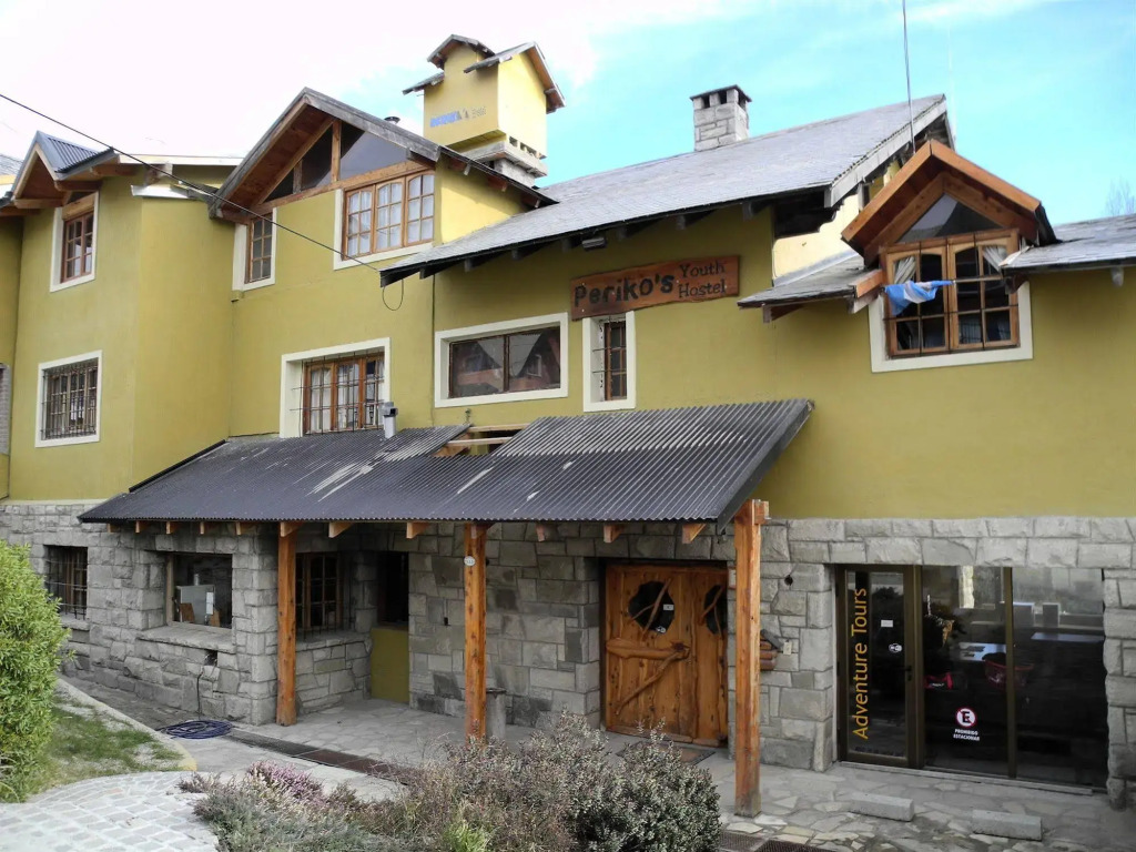 Periko´s Youth Hostel