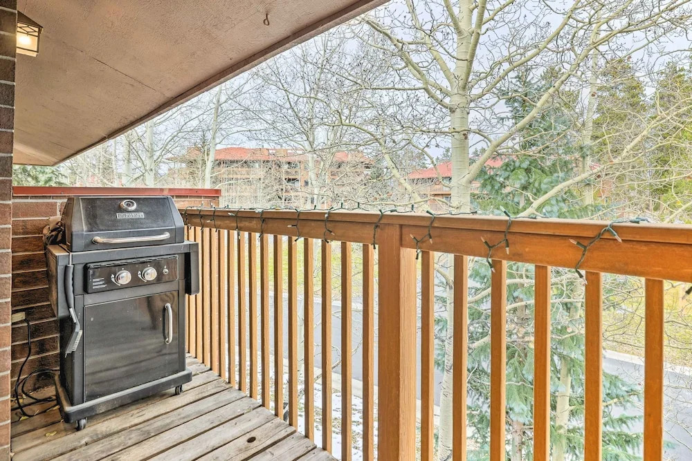 Walk to Lake Dillon: Condo w/ Views in Frisco