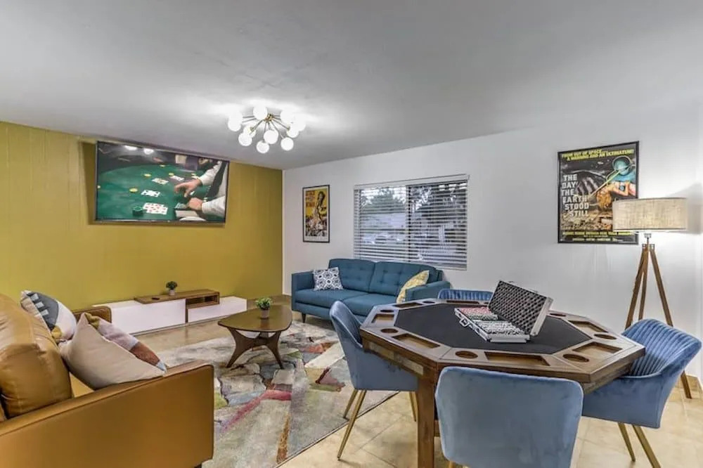 Desert Oasis Las Vegas - Pool 5 Bedrooms 9 Beds