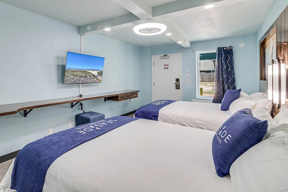 Seaside Boutique Hotel, Waves At Your Doorstep