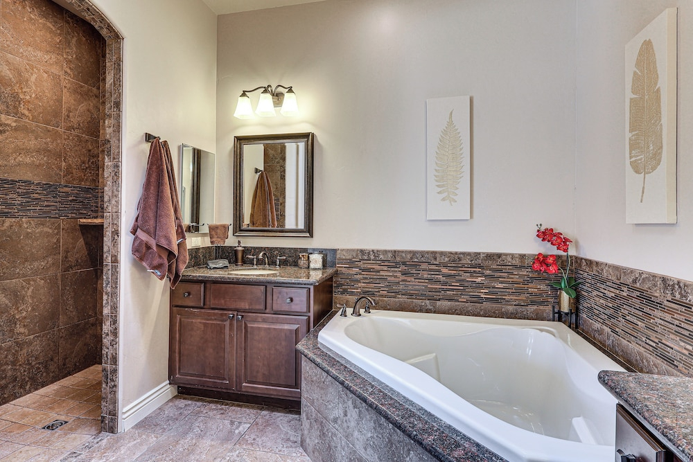 Pool & Hot Tub: Luxe Lake Havasu Home