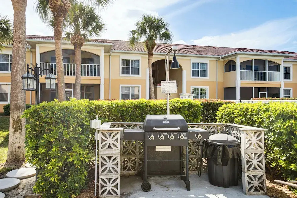 8 Mi to Beach: Modern Condo in Fort Myers!