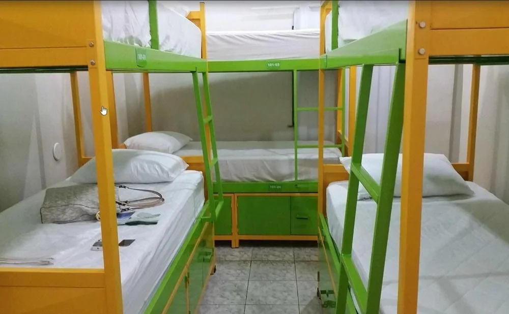 Praia dos Amores Hostel