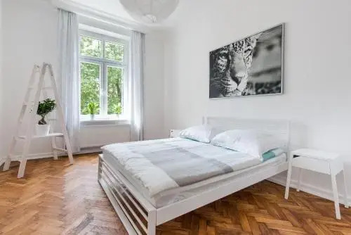 Sunny Old Town Apartments