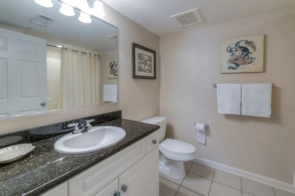 Yacht Club S #1-1001b 2 Bedroom Condo by RedAwning