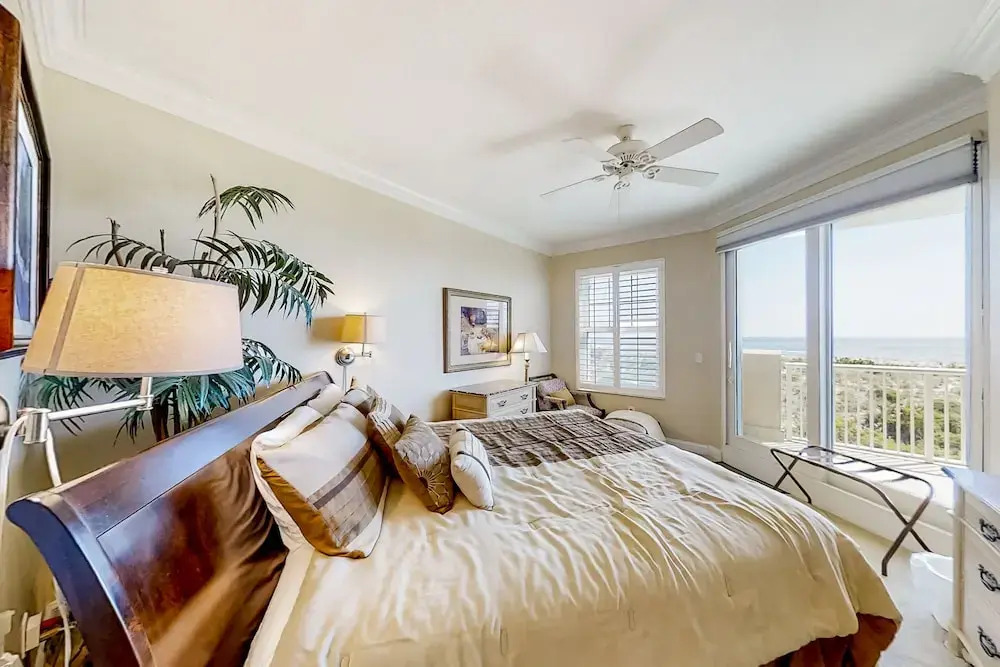 Oceanfront, 2nd-floor Condo With Balcony, Hdtvs, Wifi, AC & Shared Pool