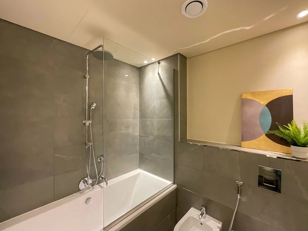 WelHome - Evergreen Apartment Amidst Vibrant JVC With Pool