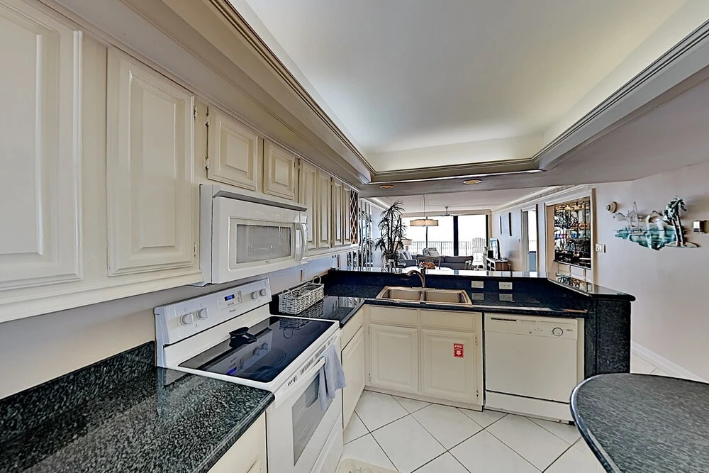 New Listing! Mid-island Marvel W/ Gym & Pools 2 Bedroom Condo