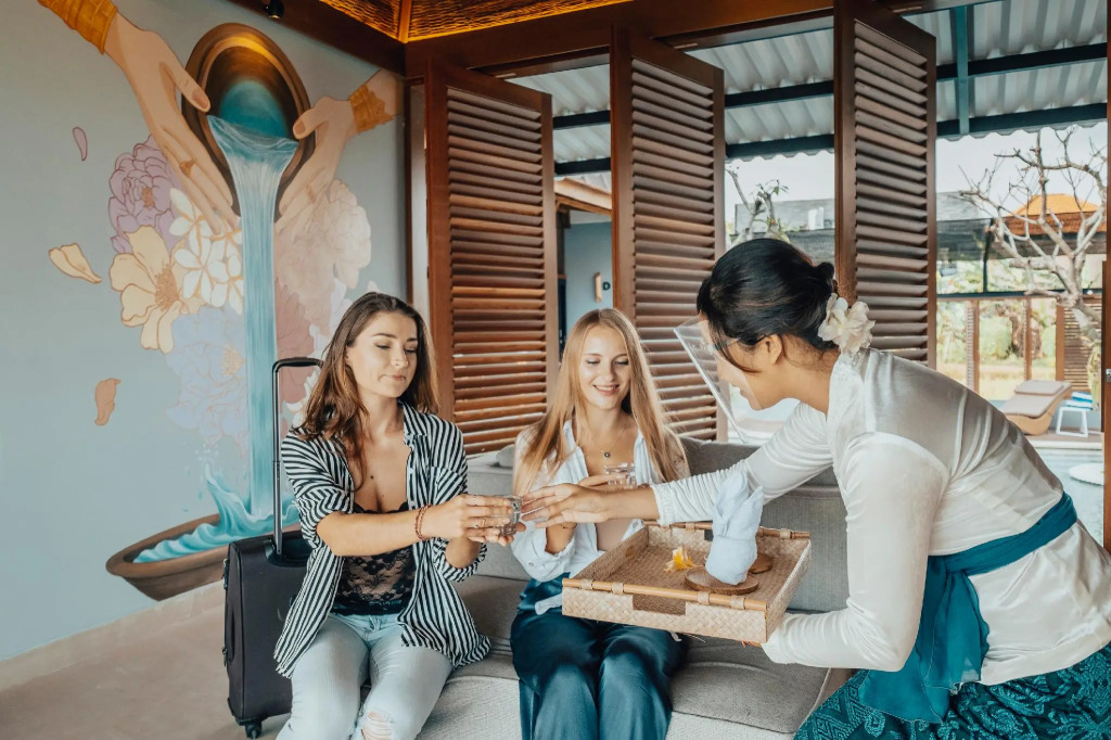 Amolas Canggu Villa Balinese Muralism