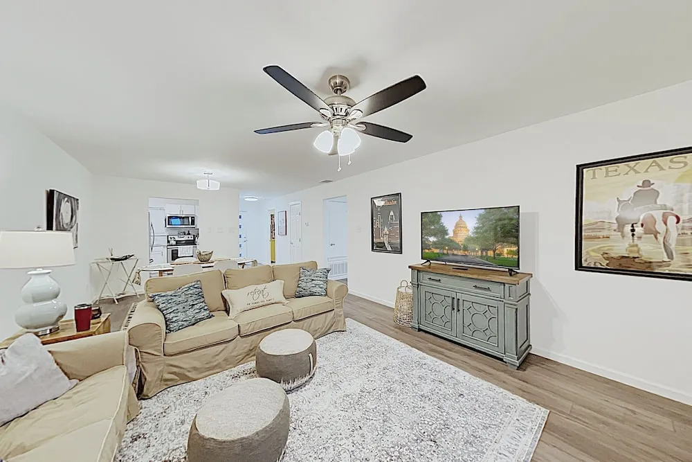 New Listing! Chic Sola W/ Private Balcony 2 Bedroom Condo