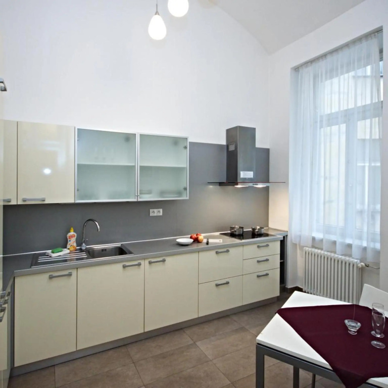Riverside Palace Apartments