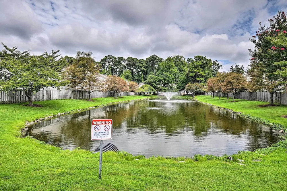 Hampton Home w/ Fireplace + Close to Beaches!
