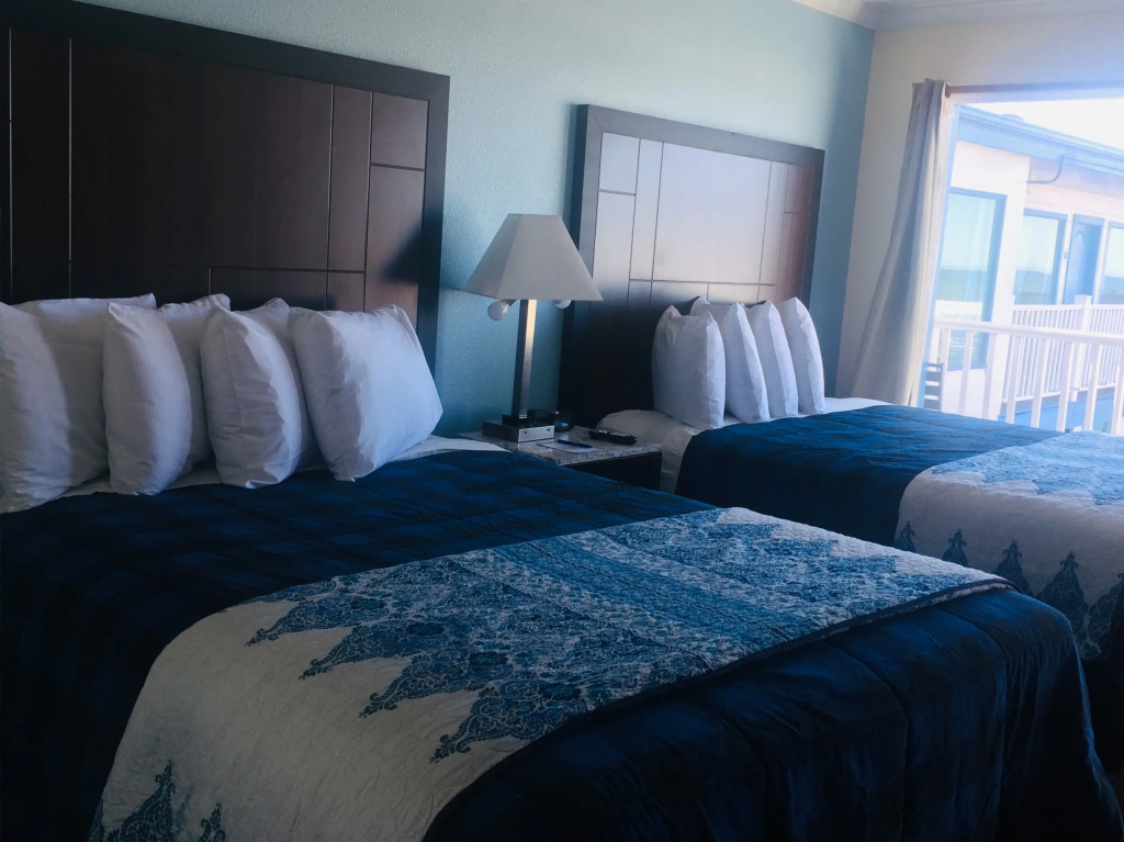 Dolphin Cove Motel