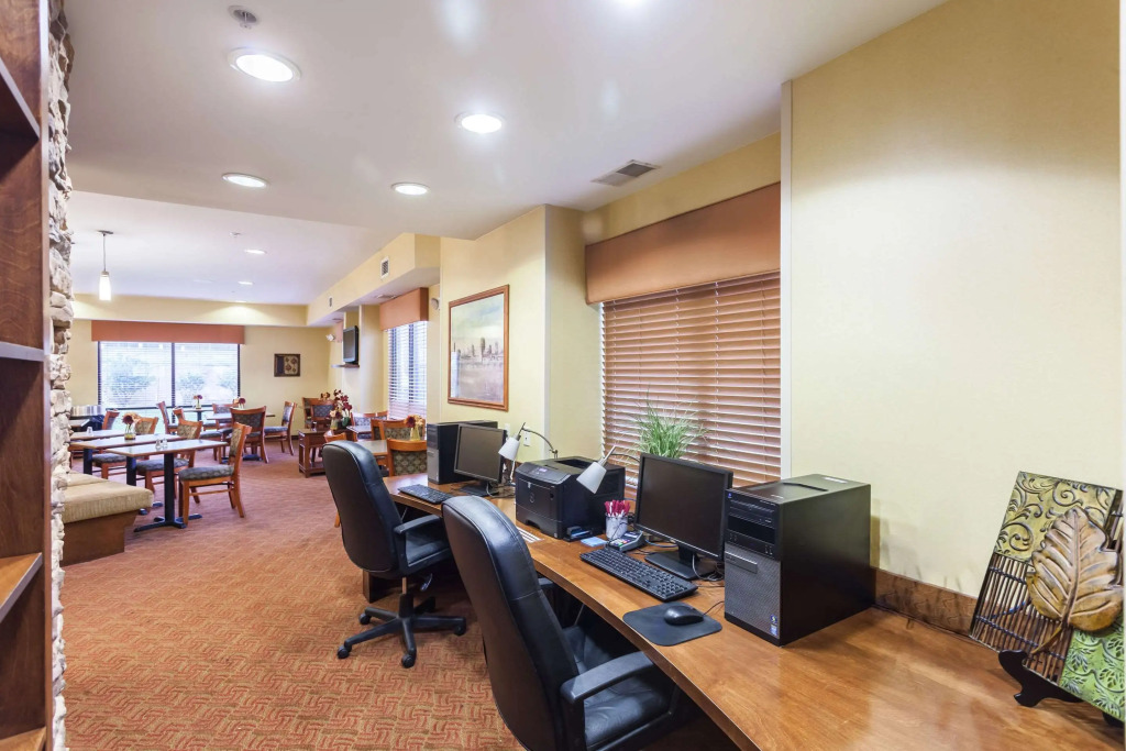 Comfort Suites East Lincoln - Mall Area
