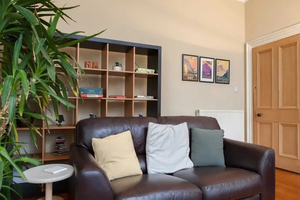 4 Bedroom Apartment Near The Meadows