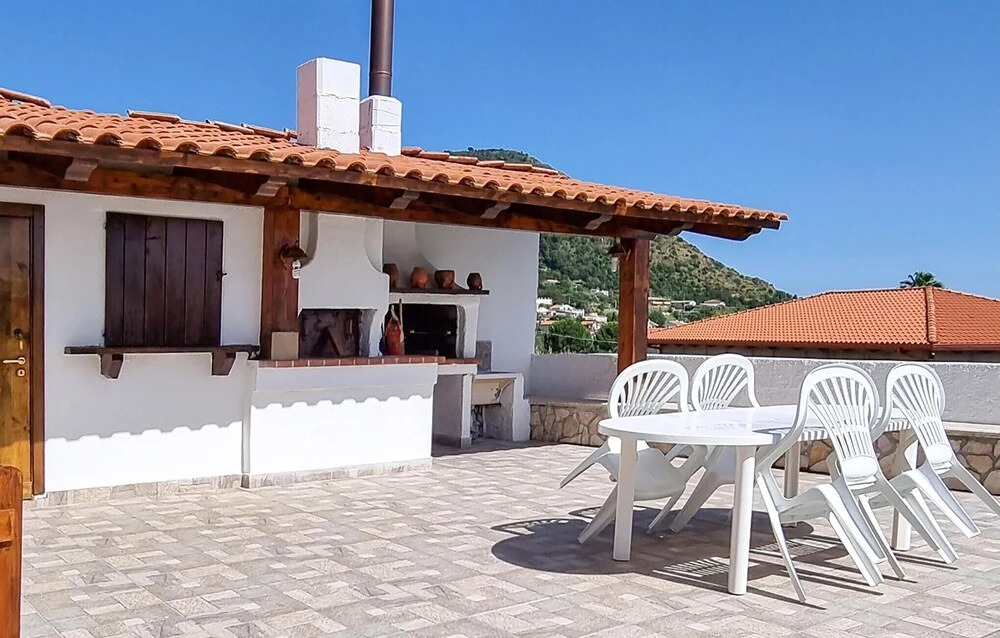 Stunning Home in Ricadi With Wifi, 7 Bedrooms and Outdoor Swimming Pool