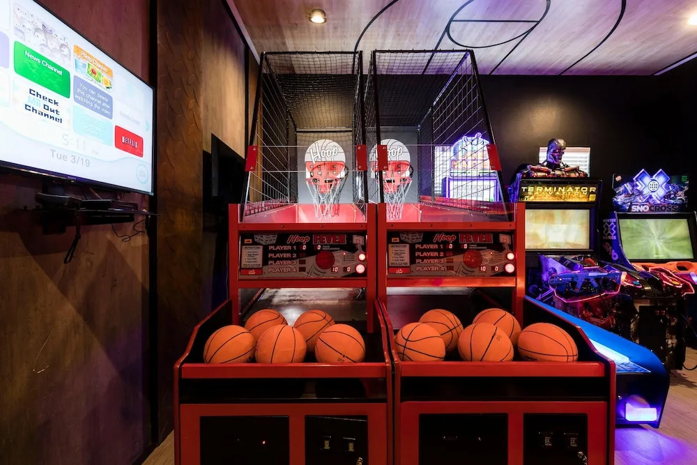 W261: 10 Bed, Rapunzel, Jurassic Park, Avatar, Sports Arcade