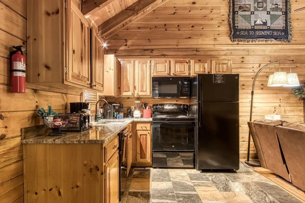 Cuddlin' Up, Er209 - Luxury At Its Finest And Location That Can't Be Beat! 2 Bedroom Cabin by RedAwning