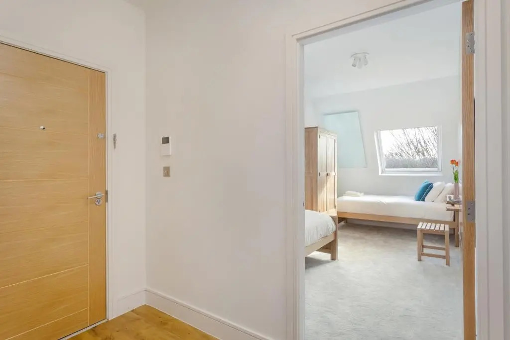 Stylish & Modern: Central Hitchin - with Parking