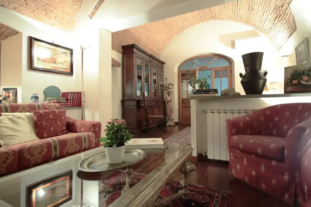 Domus Giorgio Authentic 1600's apt with Stunning Garden and Rooftop