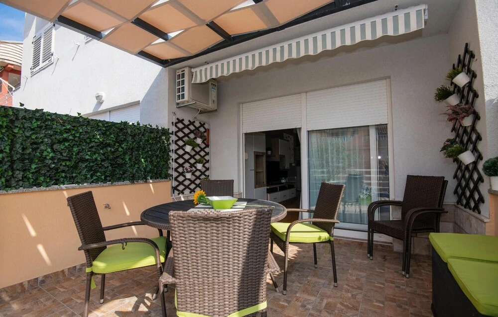 Stunning Apartment in Makarska With Wifi and 1 Bedrooms