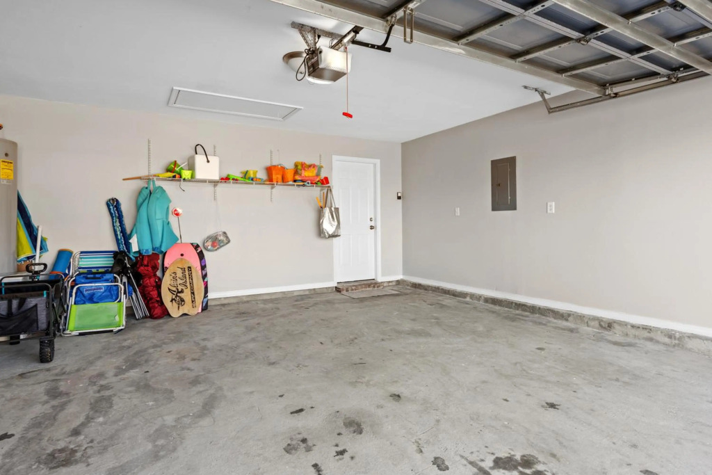 Luxurious Beach House, Private heated pool, Dedicated office, Mins walk to Beach & shops