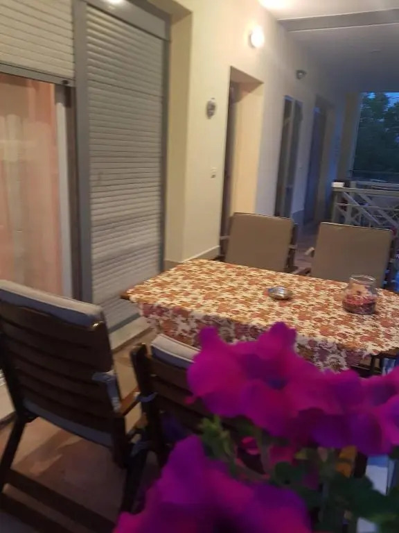 Flexible 2 floor(1st and 2nd floor) house with private parking