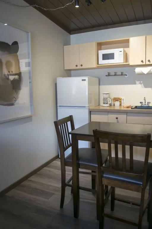 Yamnuska Suites