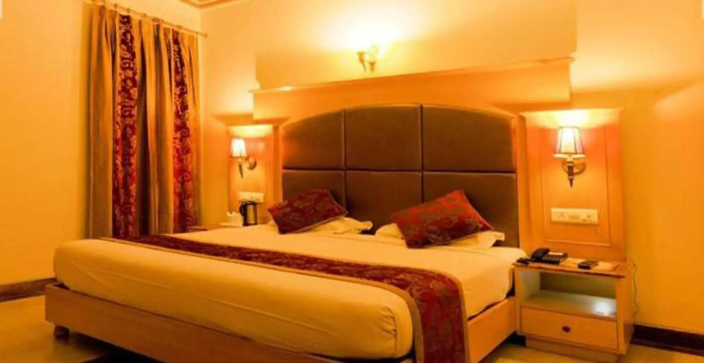 Nahargarh Haveli-Near Train station Metro
