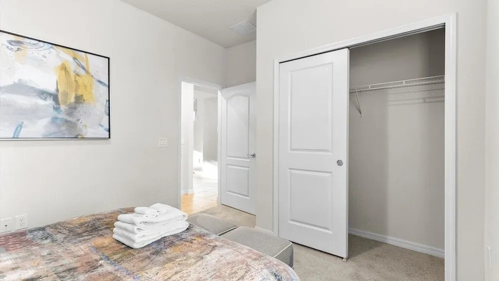 5 Bed 4 Bath Townhouse With Pool 5 Bedroom Townhouse by RedAwning