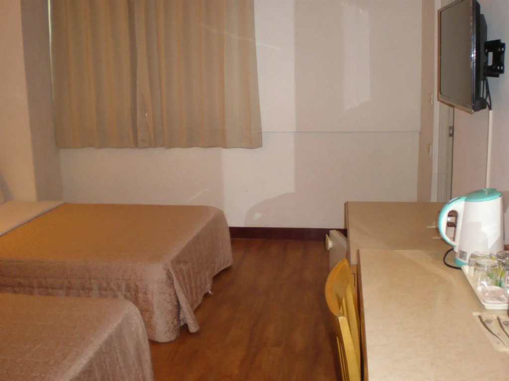 金馬大飯店 Riverside Hotel