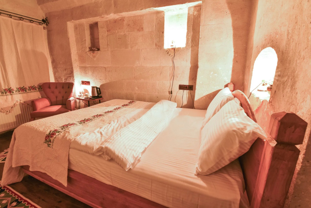 Mosaic Cave Hotel