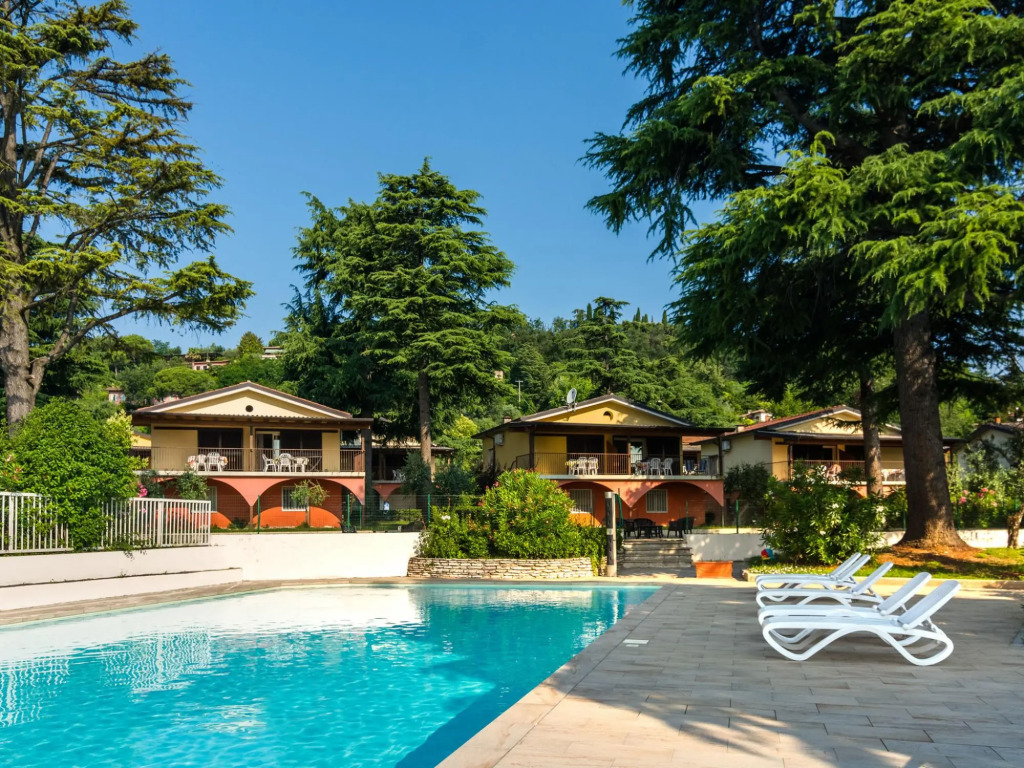 Serene Apartment in Manerba Del Garda with Pool