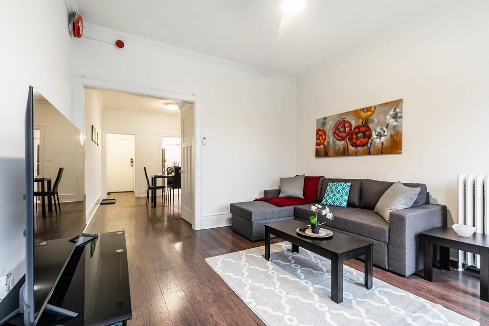 Cozy 2-storey 2BR Apt - Near Parks and King St