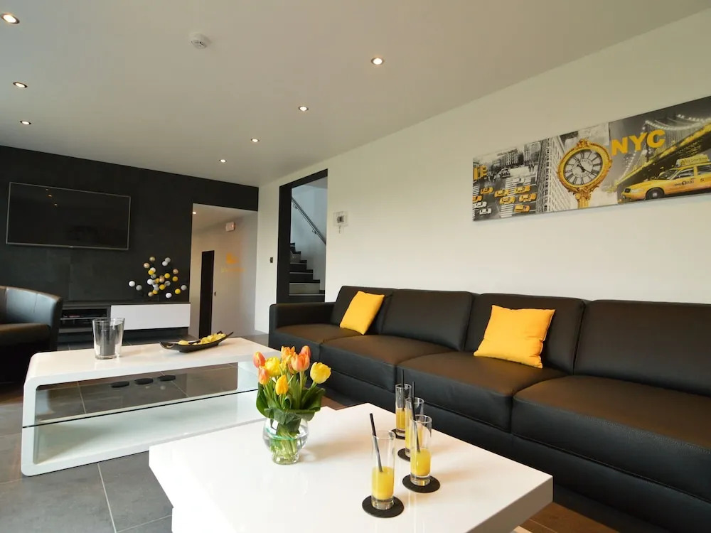 Lavish Villa in Malmedy with Heated Pool, Hot Tub, Infrared Sauna