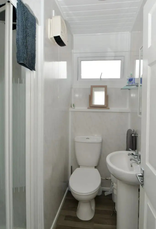 Pet friendly sleeps 3 Chalet Bridlington free elec