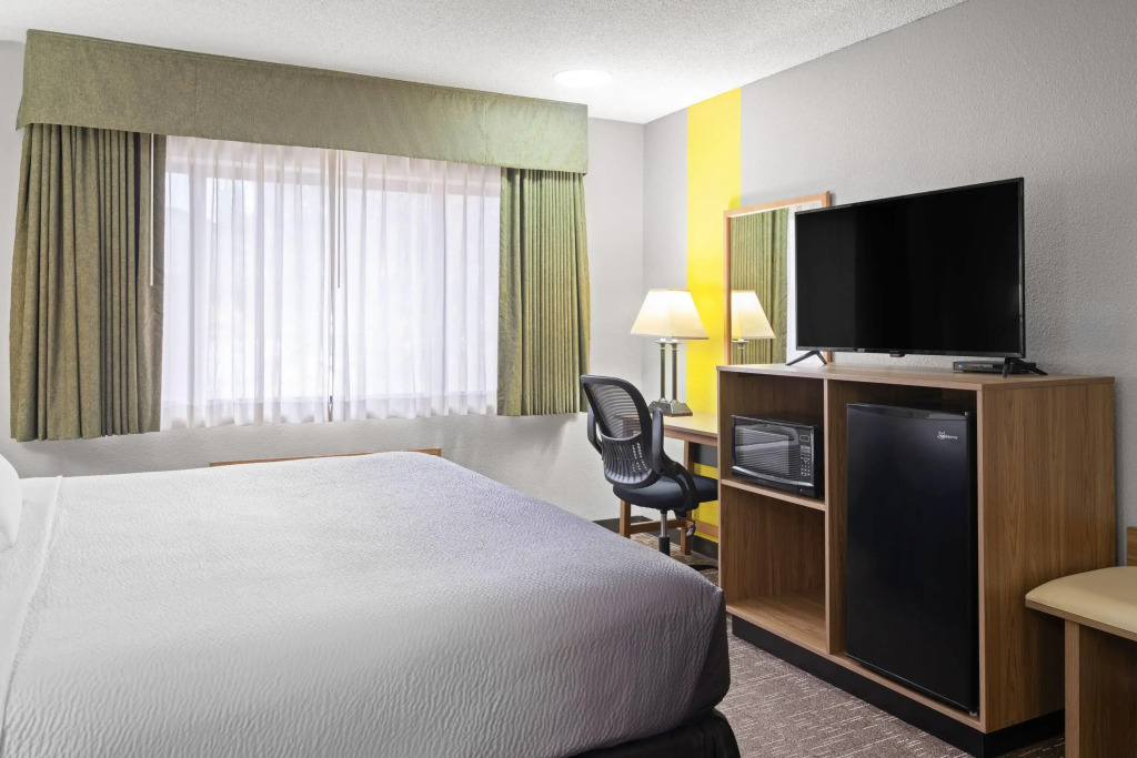 Super 8 by Wyndham Baker City