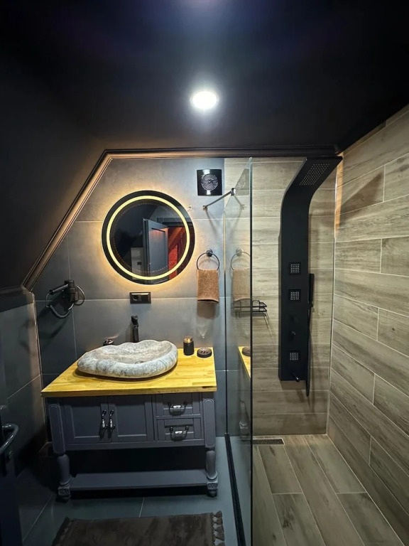 Eloi Suit Bungalov