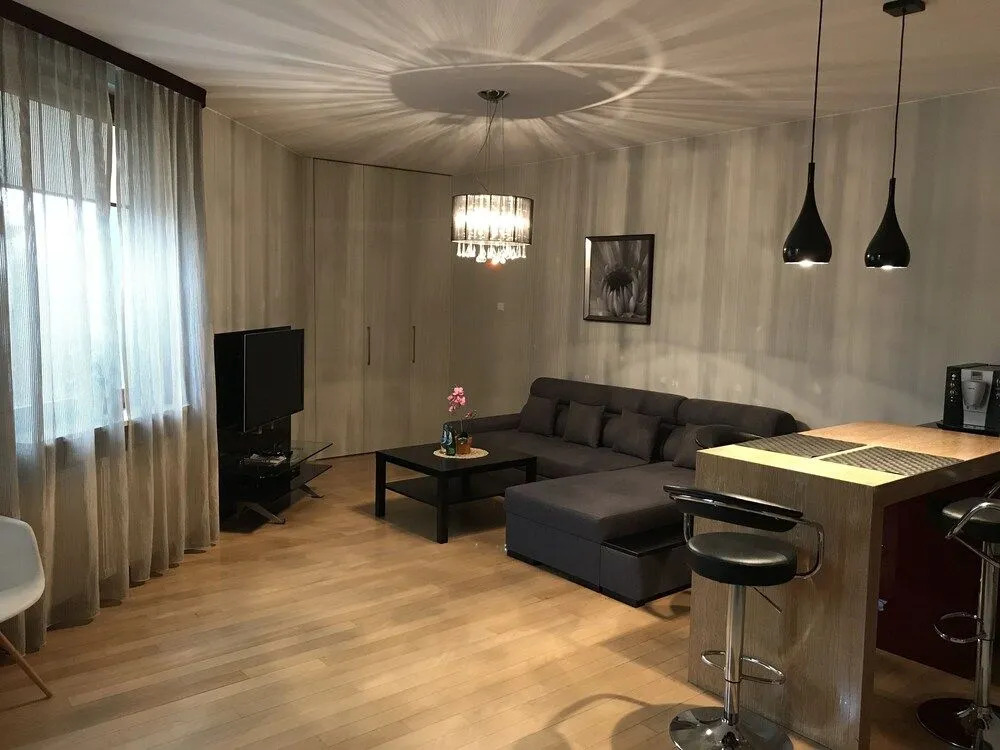 Anton Apartments