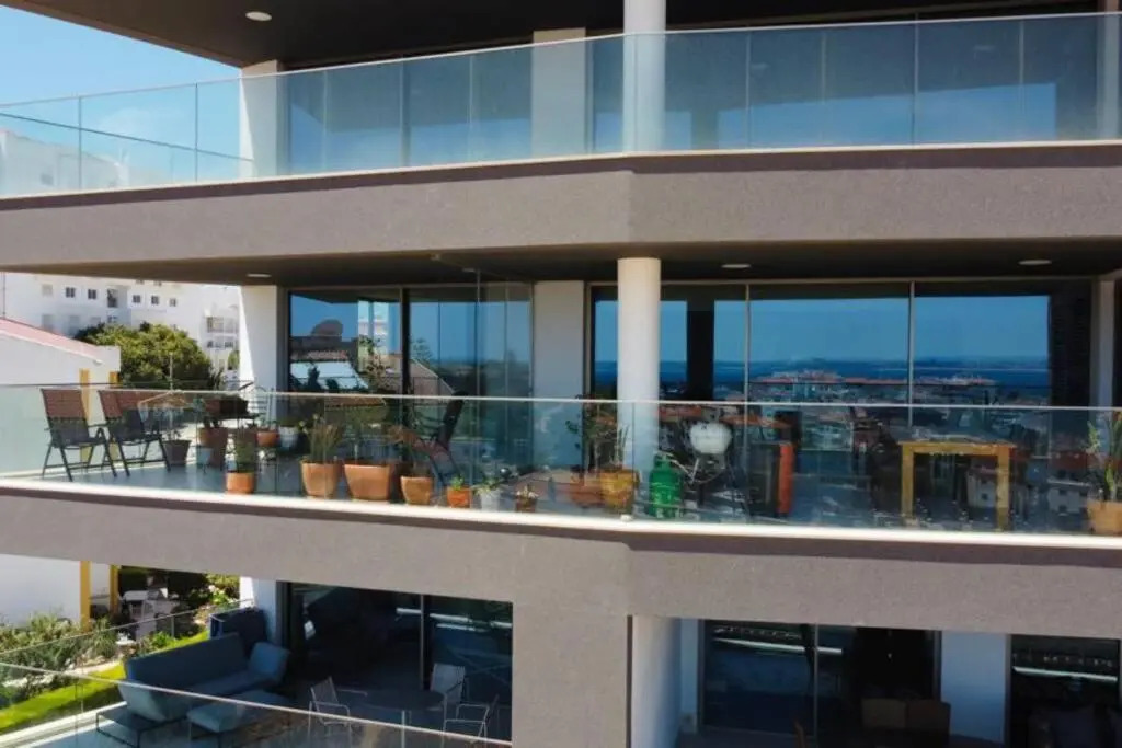 Bay View One, Stunning 3 bed condo with sea view & rooftop pool