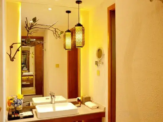 Fisher Island Holiday Hotel