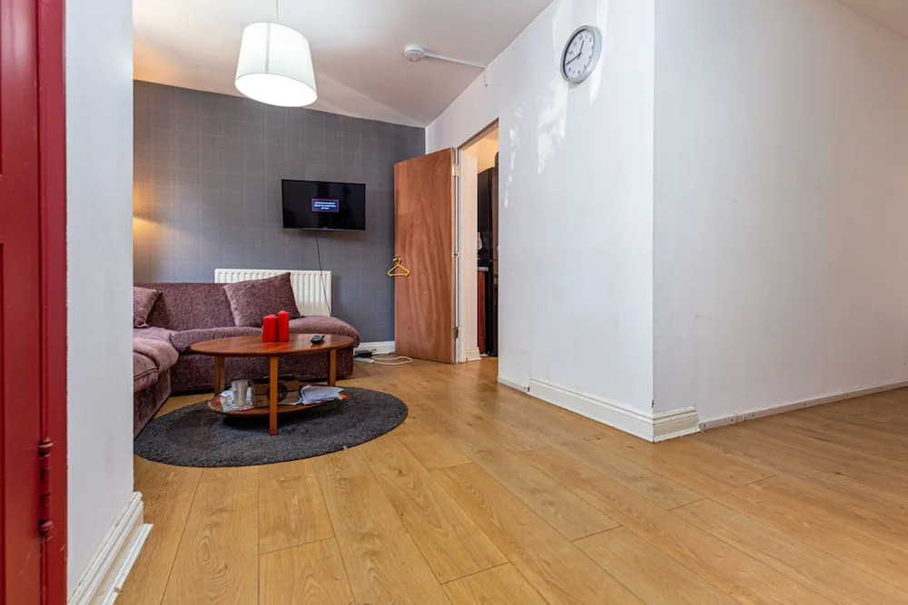 Bazely Street Deluxe Single Room 4