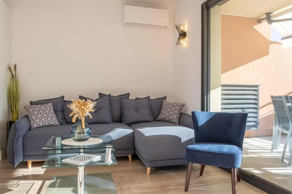 Suberbe T3 Neuf Standing +Terrasse 25M2
