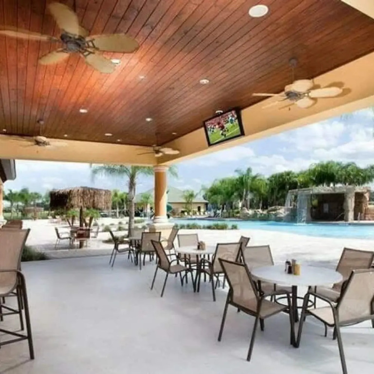 9004 Amazing 5BD With Pool